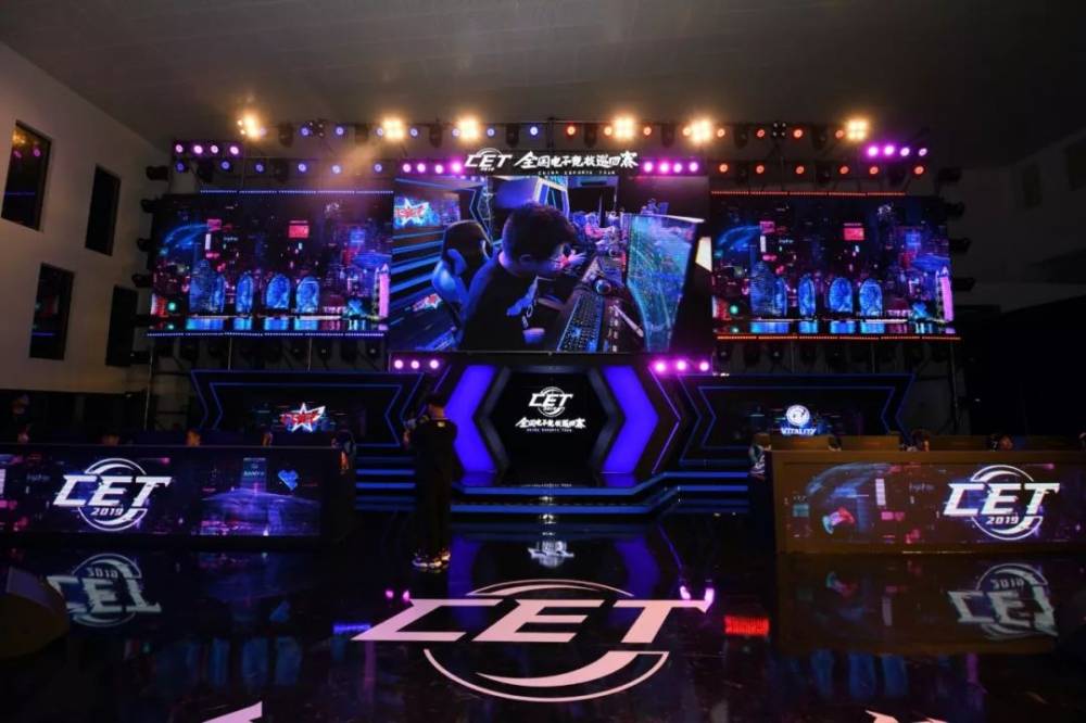 闻更多地是 闻更多地是