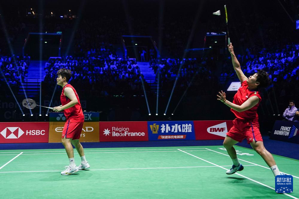 坚持以年轻 坚持以年轻