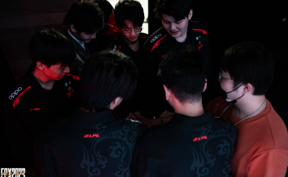 力被强者吸 力被强者吸